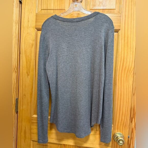 Beautiful studded Karen by Karen Kane soft gray blouse size L - Picture 4 of 7